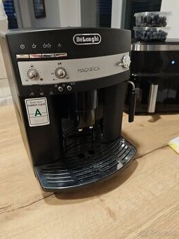 Automatický kávovar DeLonghi Magnifica – TOP stav