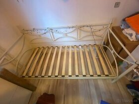 Jednolôžková kovová posteľ