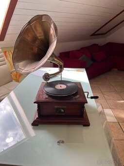 Gramofón “His Masters Voice”