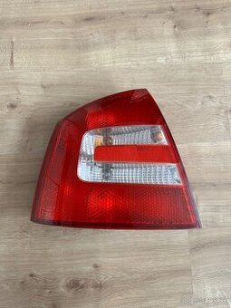 Škoda Octavia 2 zadné ľavé svetlo sedan
