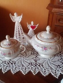Porcelánový čajník a cukornička