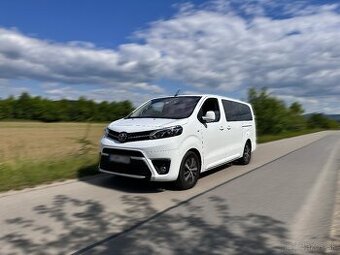 Prenájom 8 miestnej dodávky Toyota Proace Verso