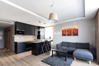 PRENÁJOM luxusný 3 izbový byt s garážou, Nitra - Centrum