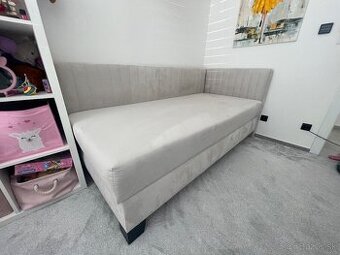 Čalúnená posteľ NOVO s čelami | pravá