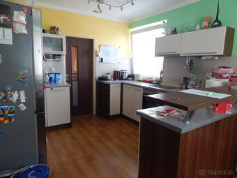 Na predaj zrekonštruovaný 3 izb. /80m2/ byt v Hurbanove s lo