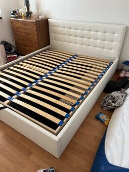 Čalúnená postel