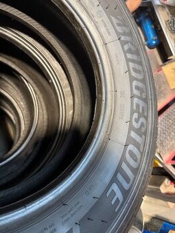 Predám letne pneu Bridgestone 215x79xR15