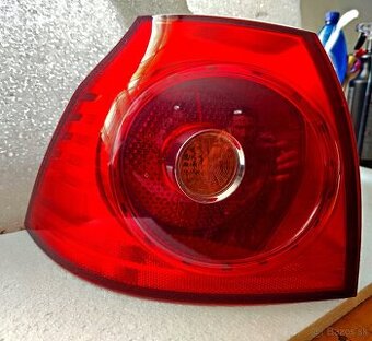 Predám ľavé zadné svetlo na Volkswagen Golf 5 (1K1)