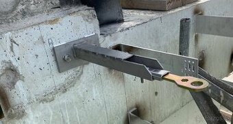 Vrtanie konzol na plechovu fasadu Mníchov, Nemecko