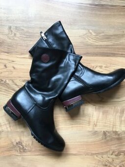 Predám čizmy čierne veľkosť 39-40 NOVE nenosene