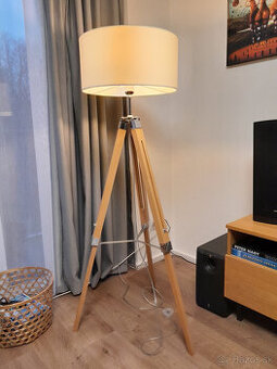 Predám stojacu lampu v modernom štýle - 1