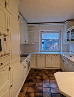 Krémová kuchyně z masivu se spotřebiči,6113