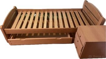 Drevena postel z masivu