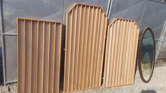 Poličky na autíčka....spolu za 40eur