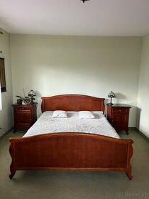 Nábytok do spálne: manželská posteľ, nočné stolíky, skrine