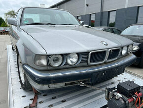 Predám BMW E32 750i V12 - na renováciu alebo diely