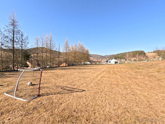 Unikátna ponuka – rodinný dom s futbalovým ihriskom a v