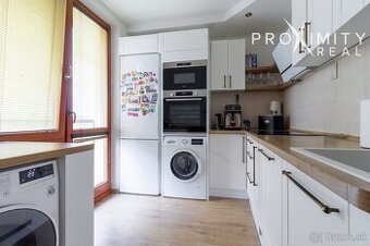Priestranný 3 - izbový zariadený byt na predaj s 3x balkónom