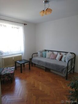 1 izbový byt v centre Popradu ,parkovanie, komplet zariadený