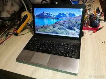 Asus K55. Intel i5. RAM 8GB. 500 GB. Nvidia 2 + 3,9 GB.