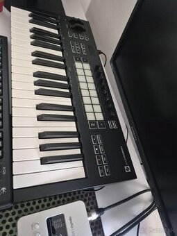 Novation Launchkey 37 MK3 MIDI keyboard