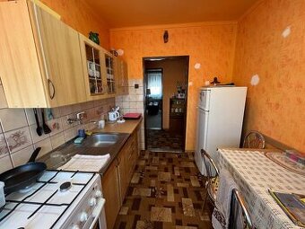 Na predaj 3 izbový tehlový byt, Dvory nad Žitavou