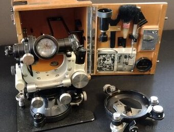 kompas / planimeter / altimeter / teodolit .....