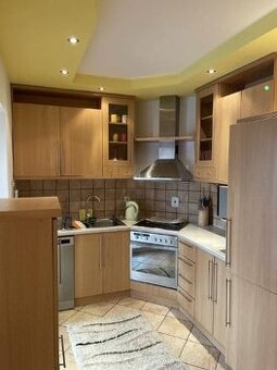 Predám 3-izbový priestranný byt v Trstenej (Západ 1139)