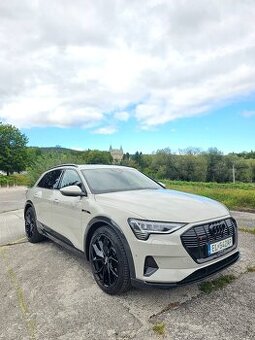 REZERVOVANE Audi E-tron Q8 55 Quattro