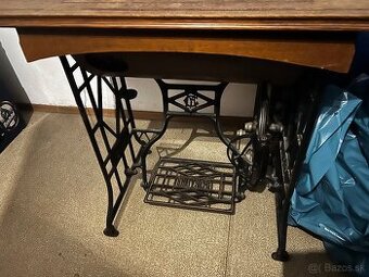 Predám šijacij masinu značky gritzner