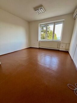 Kancelária Mlynárce, parkovanie v cene, 22 m2, klimatizácia