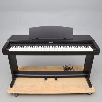 ROLAND HP-135 – Ideálna náhrada akustického klavíra