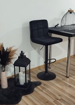 Barové stoličky + stôl