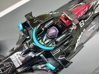 F1 MERCEDES W12 HAMILTON VÍTĚZ GP RUSKA 2021 SPARK 1:18