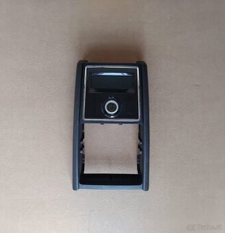 zadný displej, popolník Superb 2