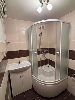 Ponúkame Vám na prenájom 3-izbový byt v centre v Rimavskej S