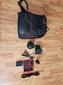 Canon EOS M50 Mark II + Canon EFS 17-55mm F2.8