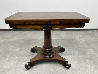 Historizný konzolový stolík