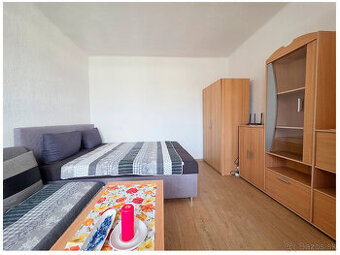 2xLOGGIA / 1i byt / prenájom / CENTRUM BB / Lazovná ulica /