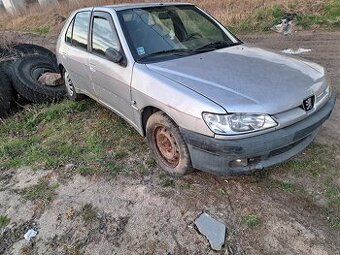 Rozpredám peugeot 306