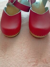 Dreváky,sandále červené kožené č.35 - 1