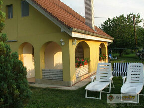 Ponúkame na predaj chatu s pozemkom v Radvani nad Dunajom