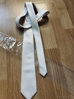 biela elegantná značkova kravata, Ozeta
