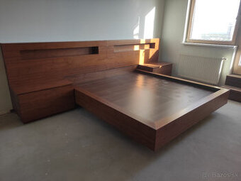 Manželská posteľ 160x200cm so stolíkmi + stolik so zrkadlom
