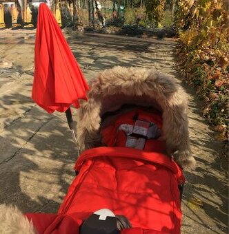 dizajnovy cerveny kocik Stokke