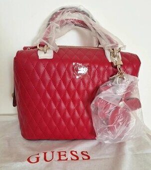 Nová GUESS kabelka v elegantnej červenej farbe
