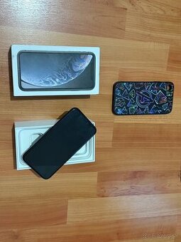 Predám Apple IPhone XR 64GB Black Minimálne Známky