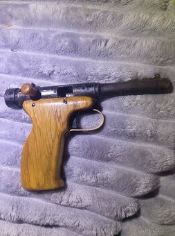Staršia domácky vyrobená pištoľ – zberateľský kus (80 €)