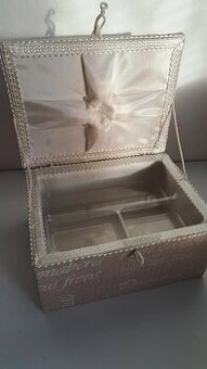 Šperkovnica alebo krabička na šitie