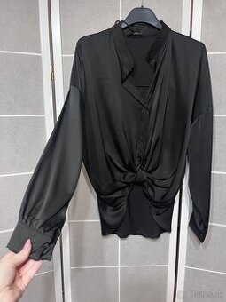 Čierna satenova bluzka